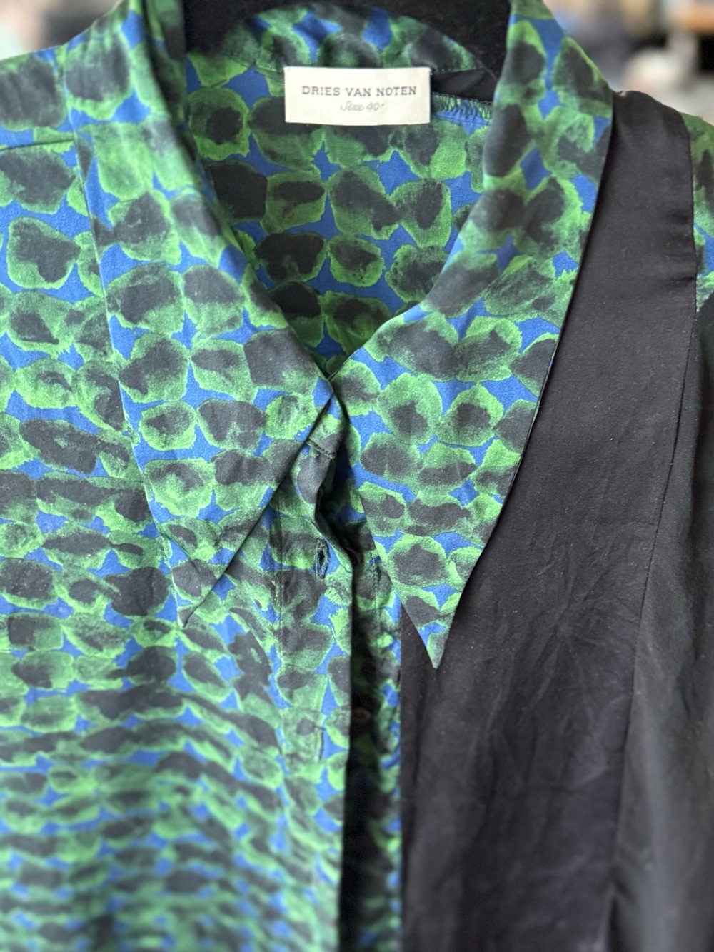 DRIES VAN NOTEN Silk Patterned Short Sleeve Blouse 
Size 40/US 8 Medium EUC